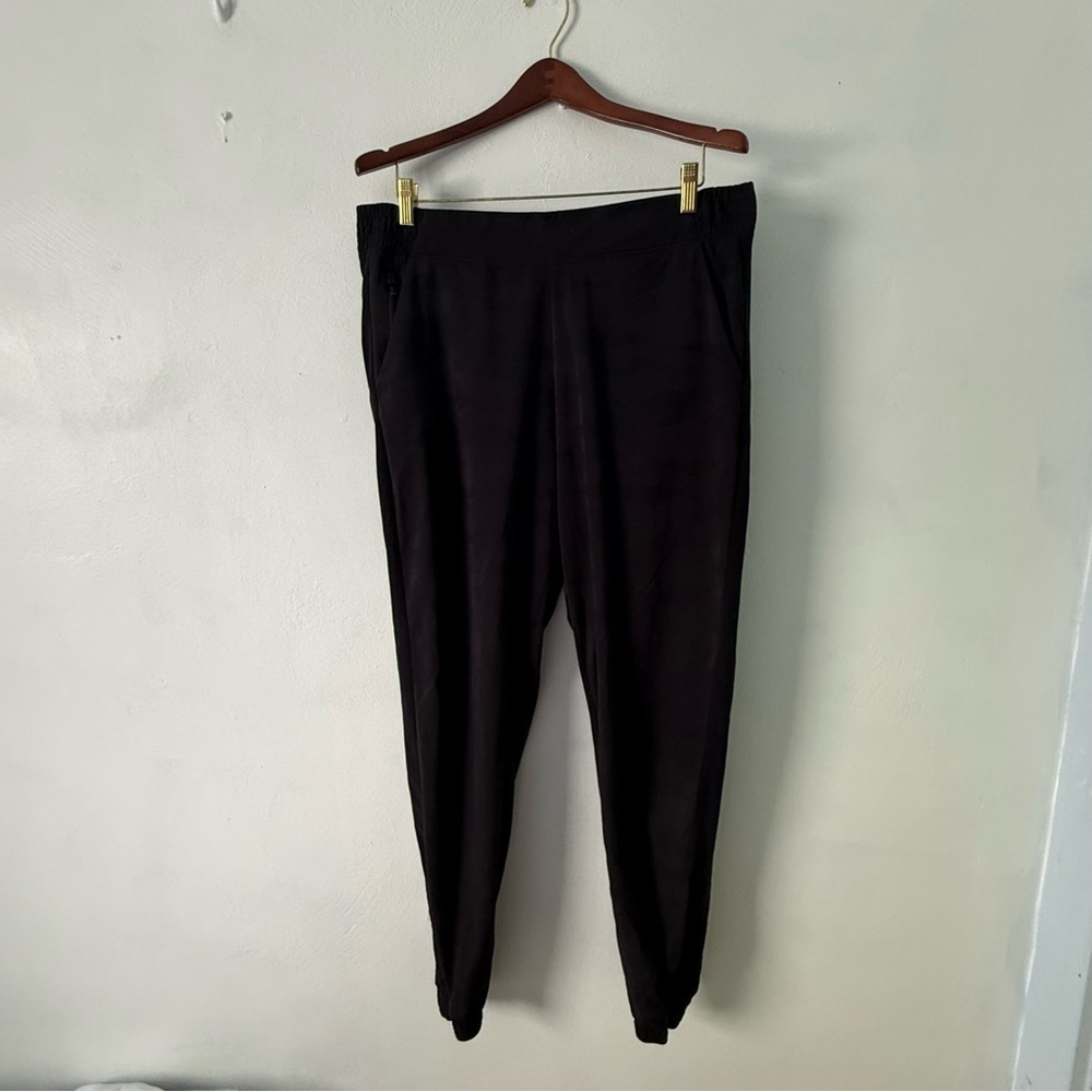 Athleta Black Camoflauge joggers 14 tall lightweight elastic back